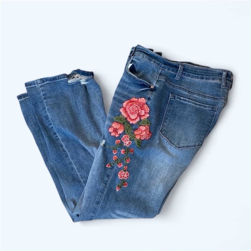Distressed Women's Boho Jeans with Floral Appliqué